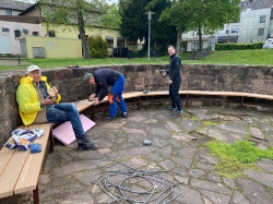 neue Sitzbänke für den Ostturm